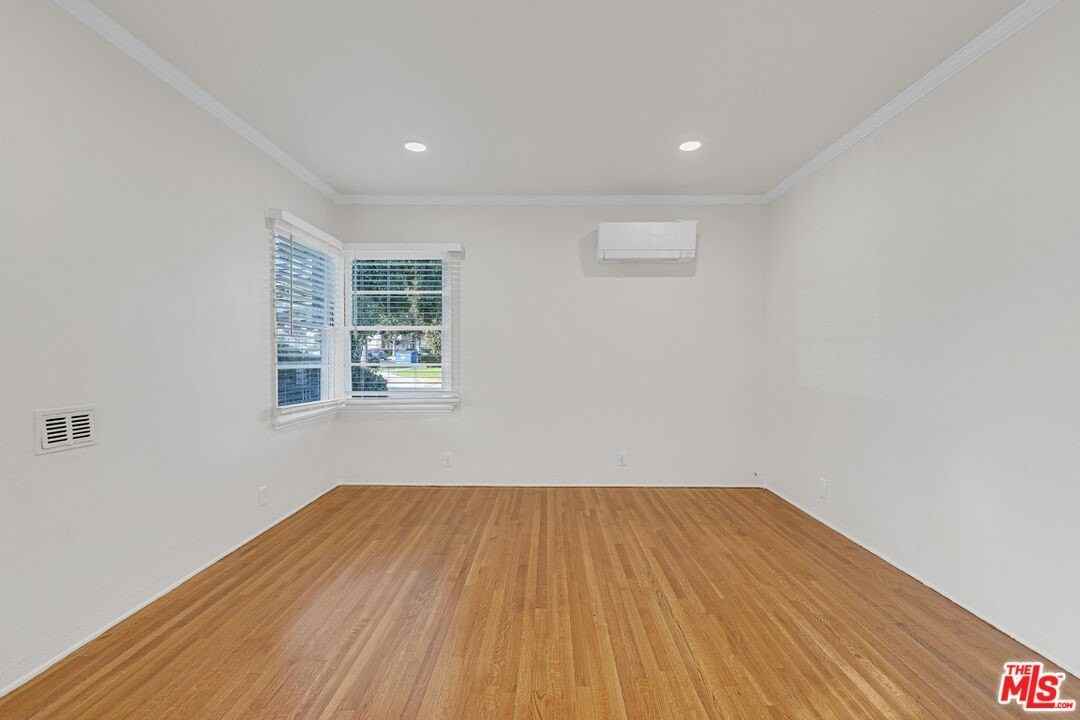 340 N Monterey St - Photo 6 of 18