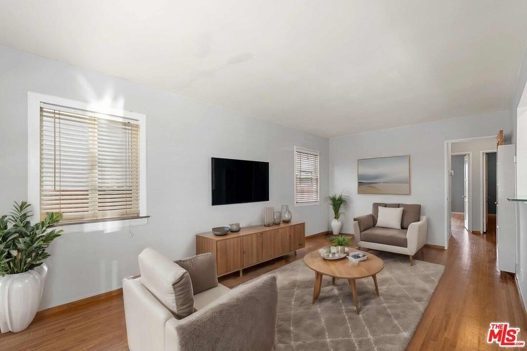 8666 Cadillac Ave - Photo 3 of 24