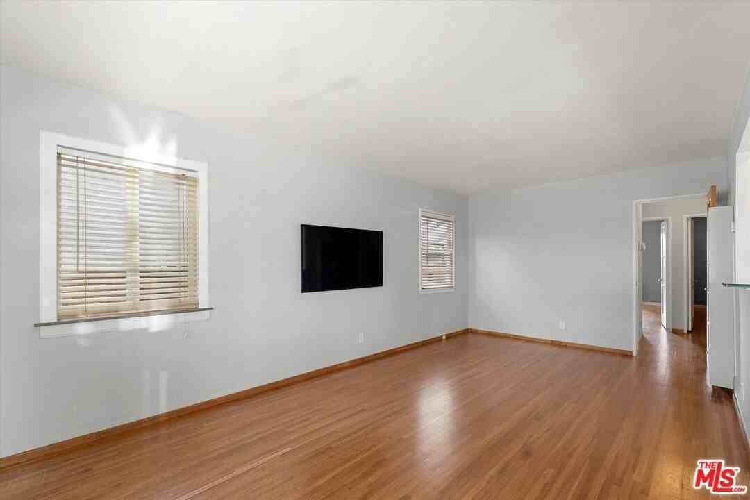 8666 Cadillac Ave - Photo 4 of 24