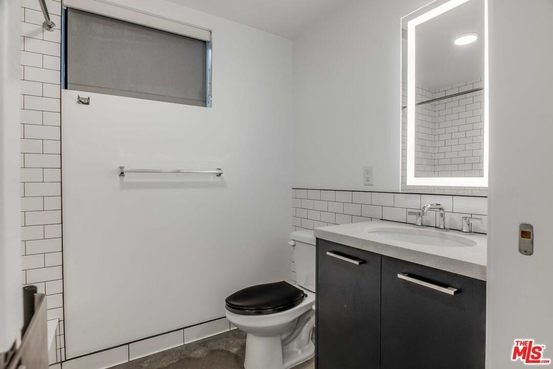 1250 N Fairfax Ave Apt 508 #508 - Photo 6 of 43