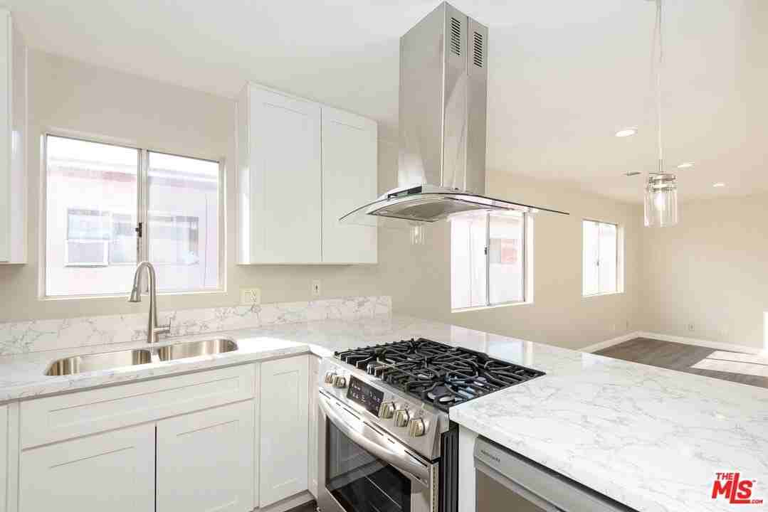 1522 N Harvard Blvd Unit 4 #4 - Photo 6 of 9