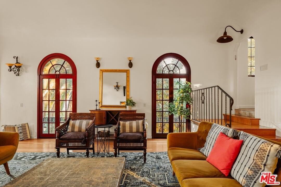 2002 N Las Palmas Ave - Photo 2 of 41