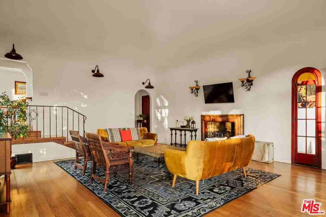 2002 N Las Palmas Ave - Photo 3 of 41