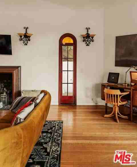 2002 N Las Palmas Ave - Photo 4 of 41