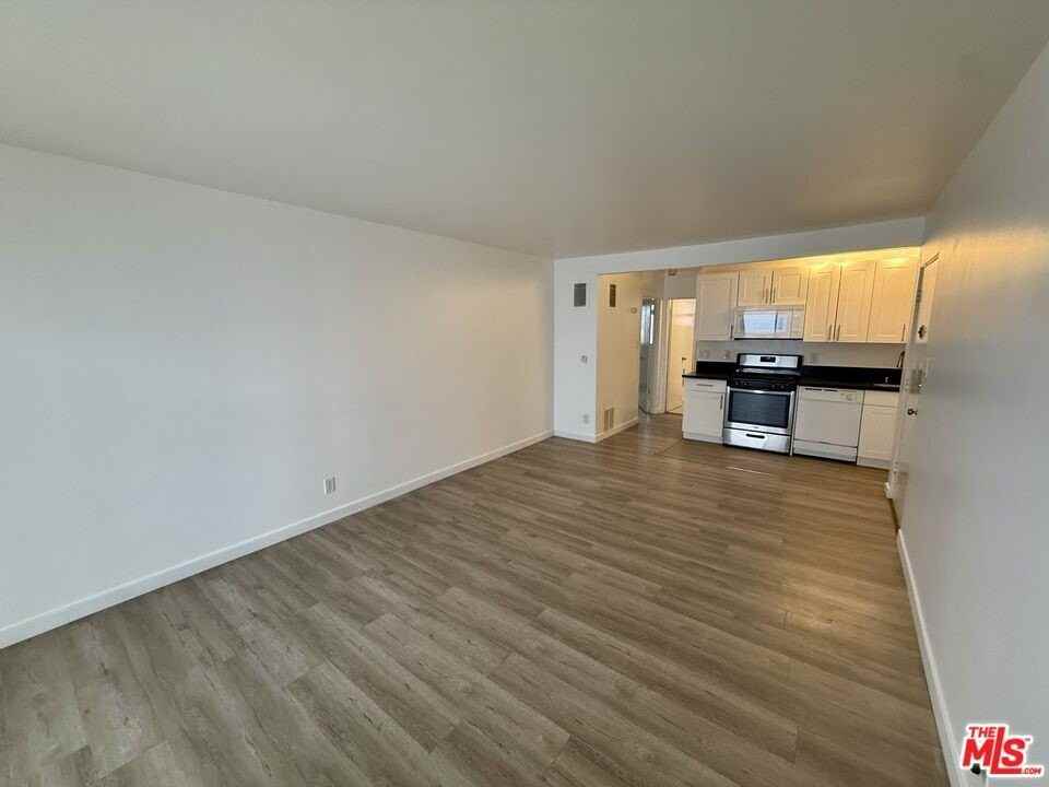 1333 N Fuller Ave Apt 7 #7 - Photo 7 of 18