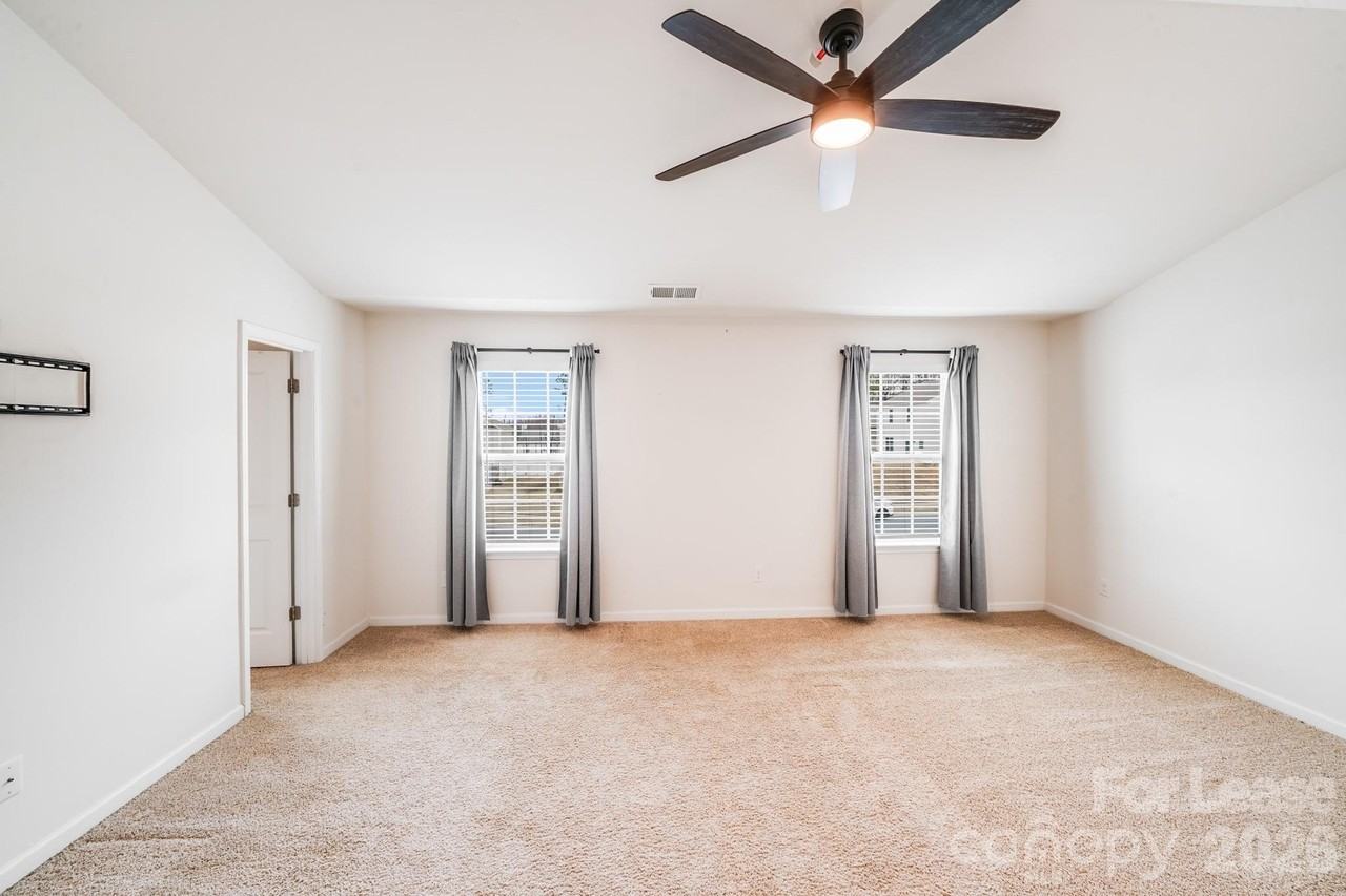 7411 Foxgate Cir - Photo 5 of 28