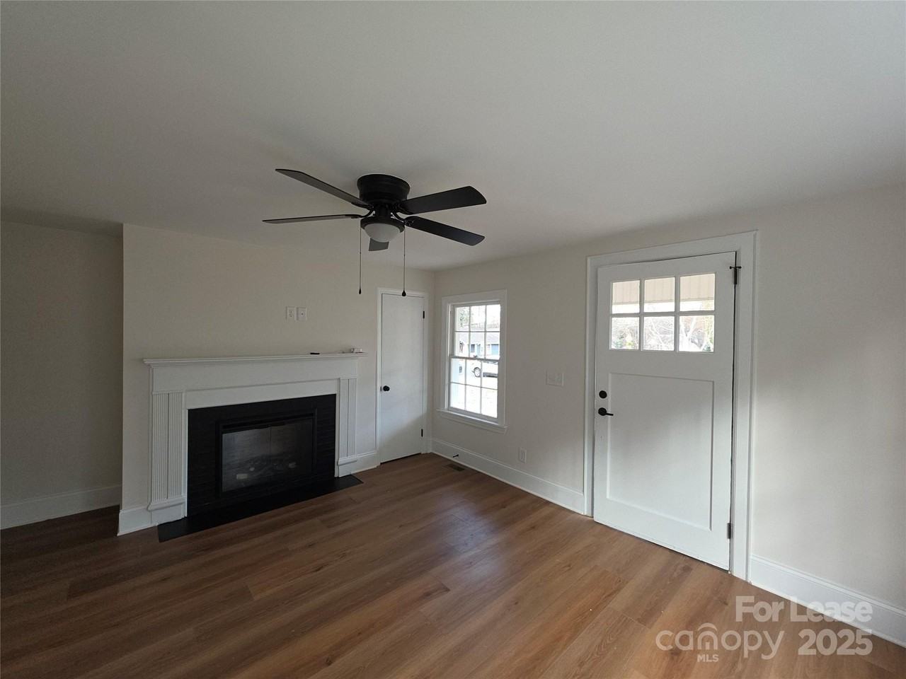 1953 Woodcrest Ave - Photo 2 of 17