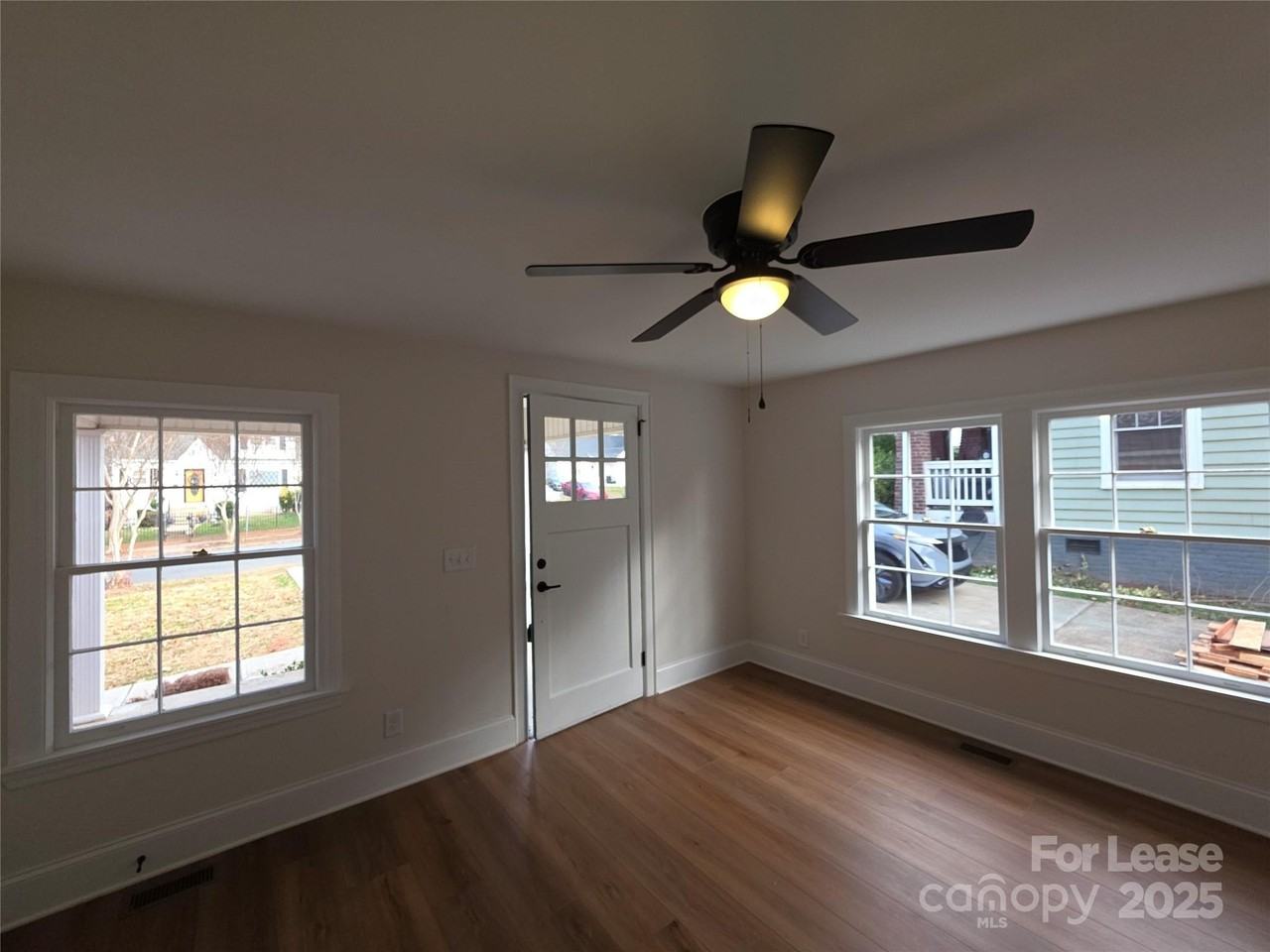 1953 Woodcrest Ave - Photo 3 of 17