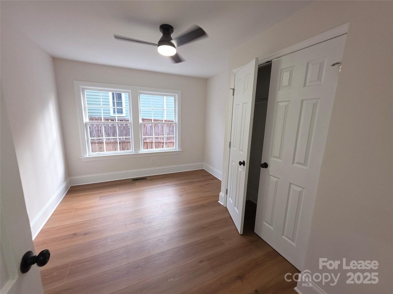 1953 Woodcrest Ave - Photo 6 of 17