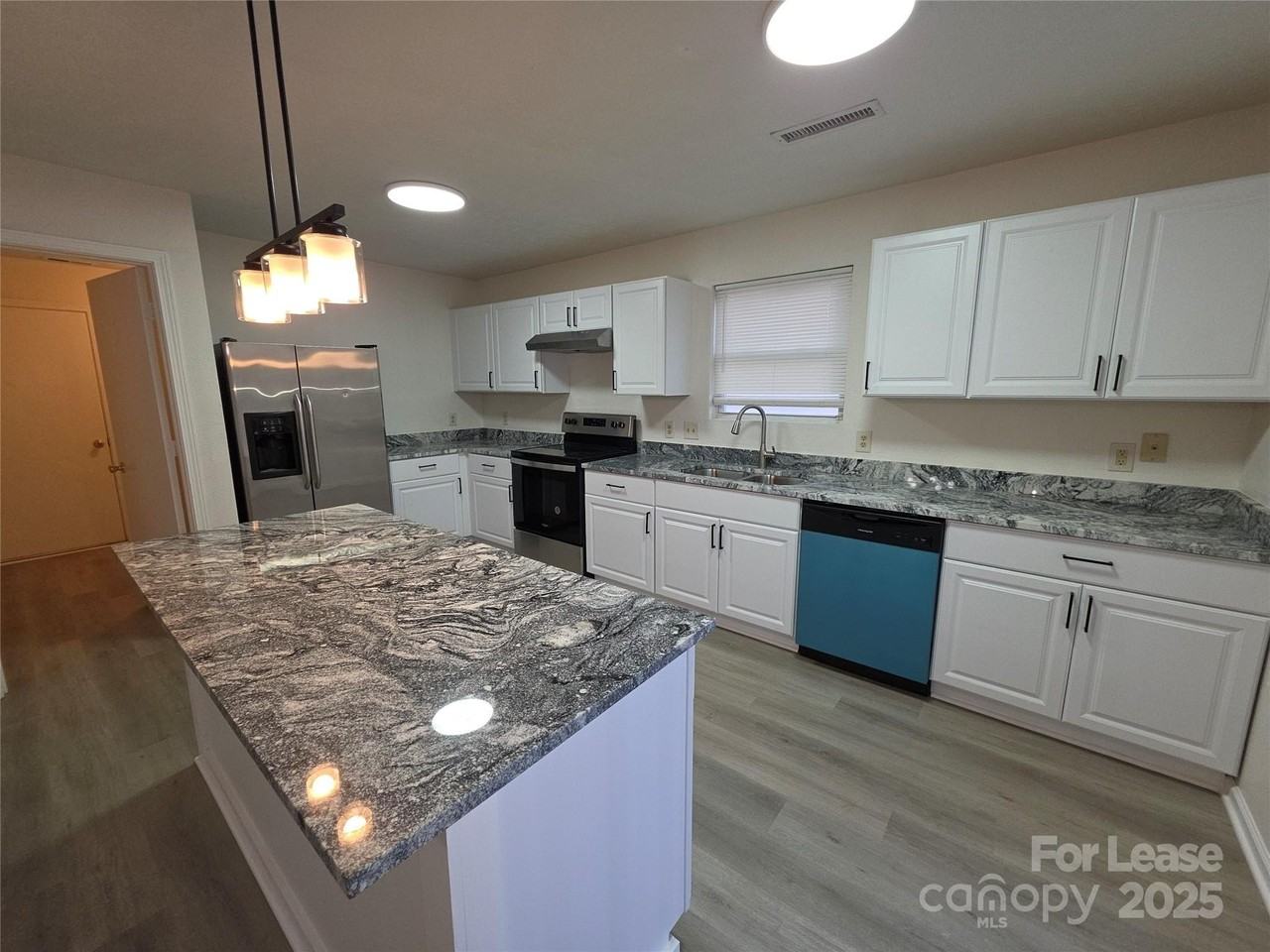 7014 Sycamore Grove Ct - Photo 5 of 24