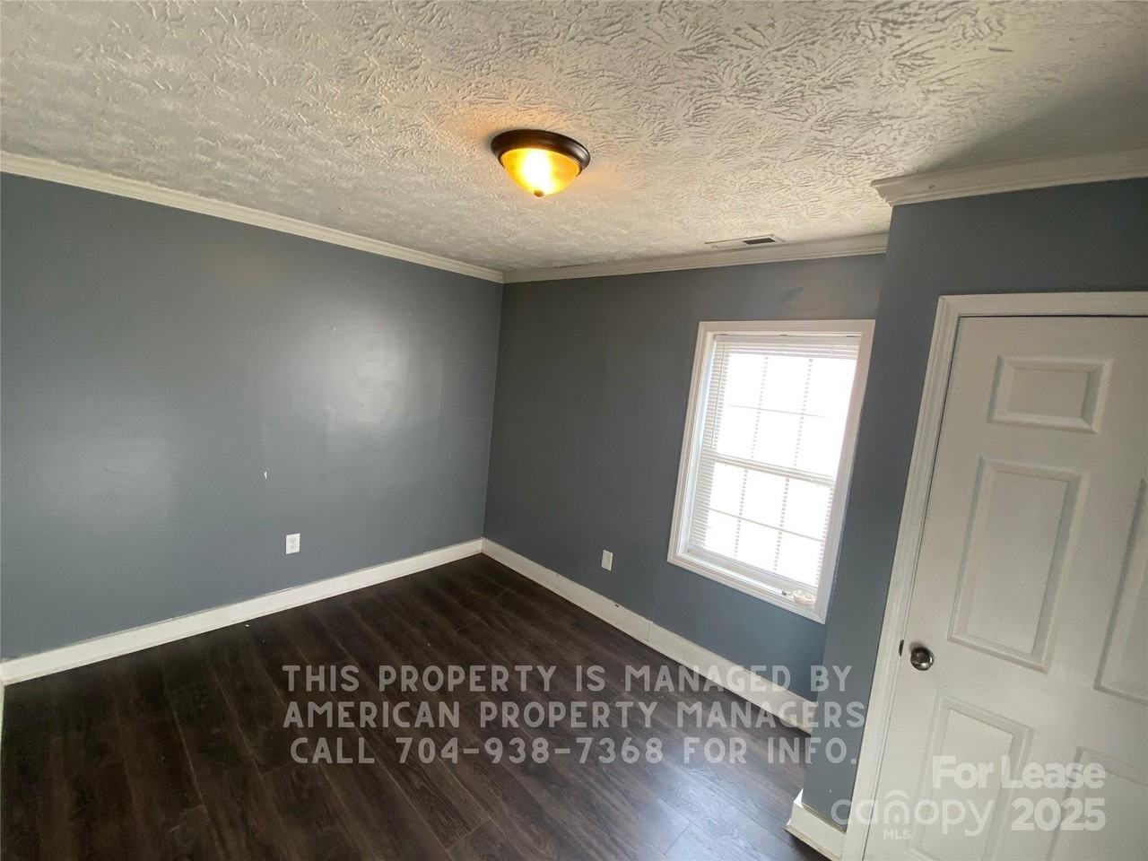 303 Southern Es St - Photo 3 of 12