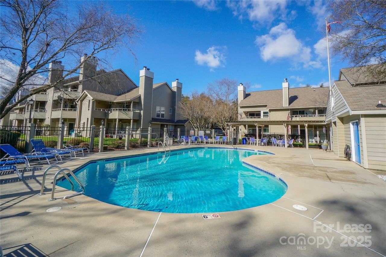 2524 Stradbrook Dr - Photo 2 of 27