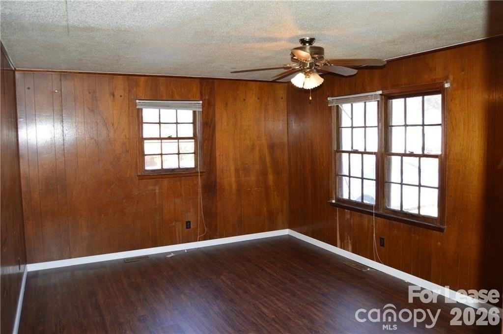 2409 2nd St - Photo 4 of 6