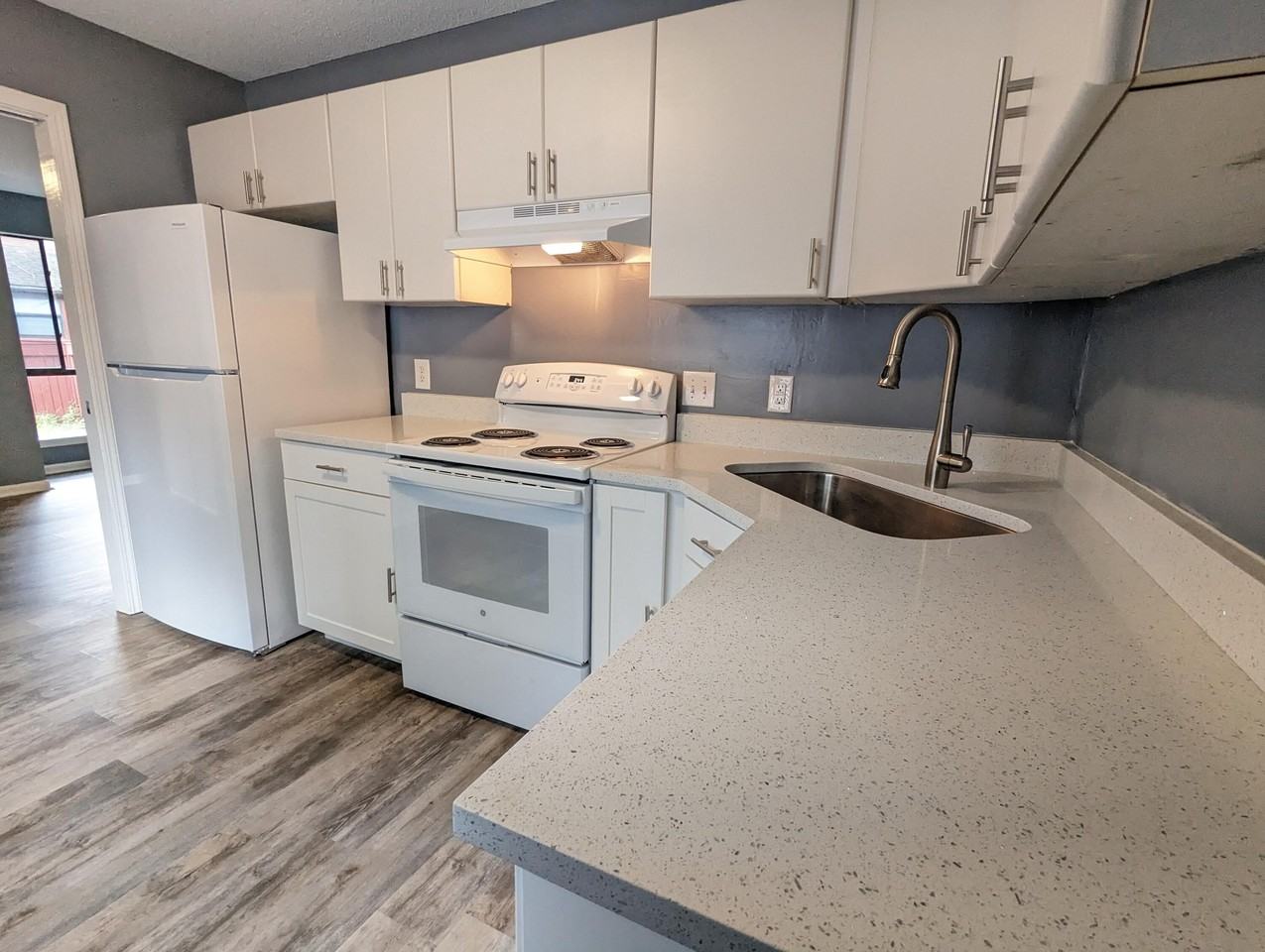 4370 Great Oak Dr - Photo 3 of 23