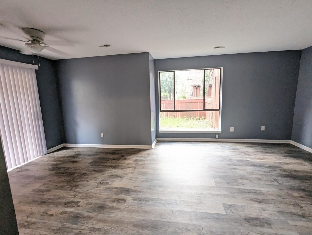 4370 Great Oak Dr - Photo 4 of 23