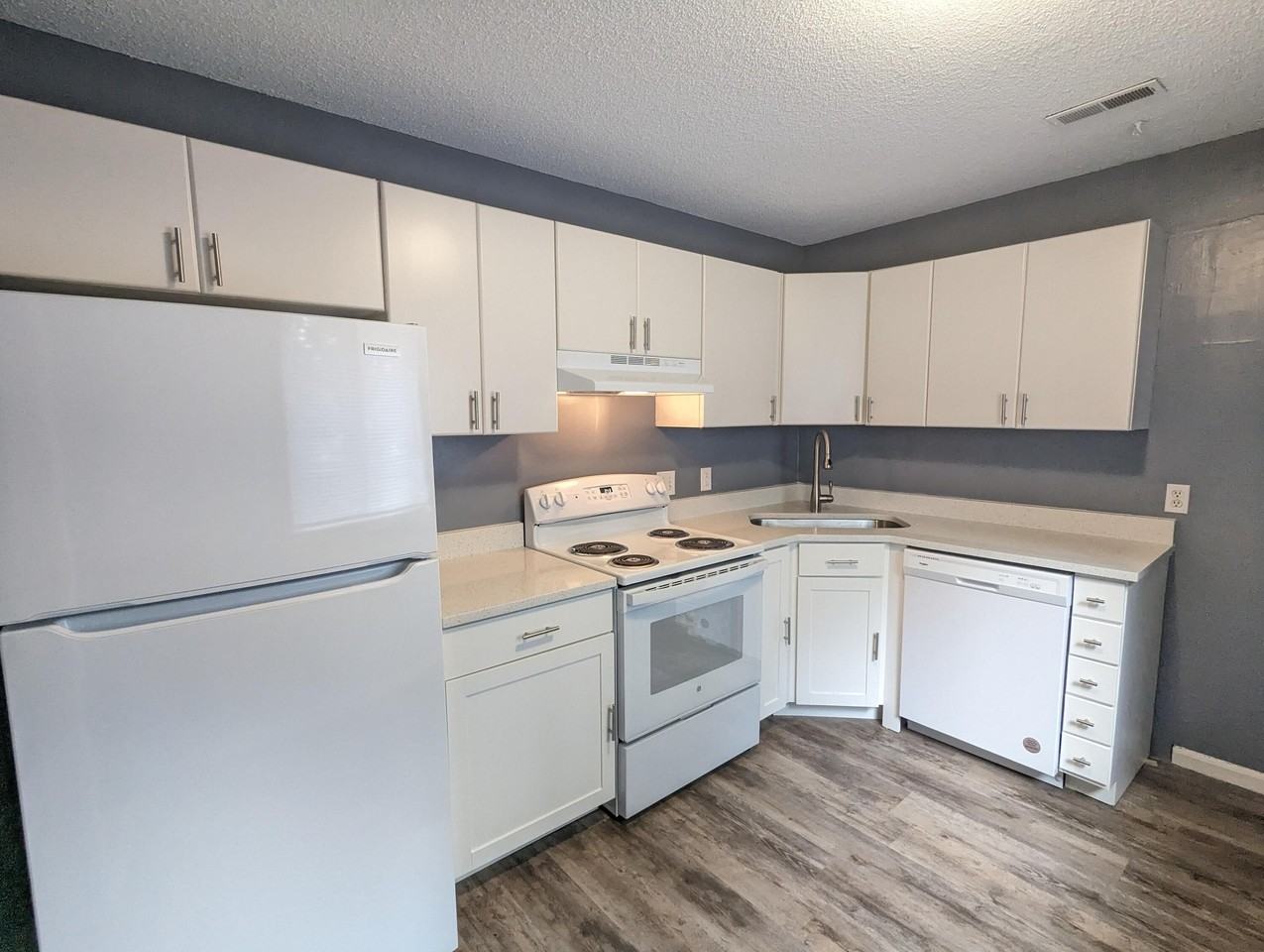 4370 Great Oak Dr - Photo 6 of 23