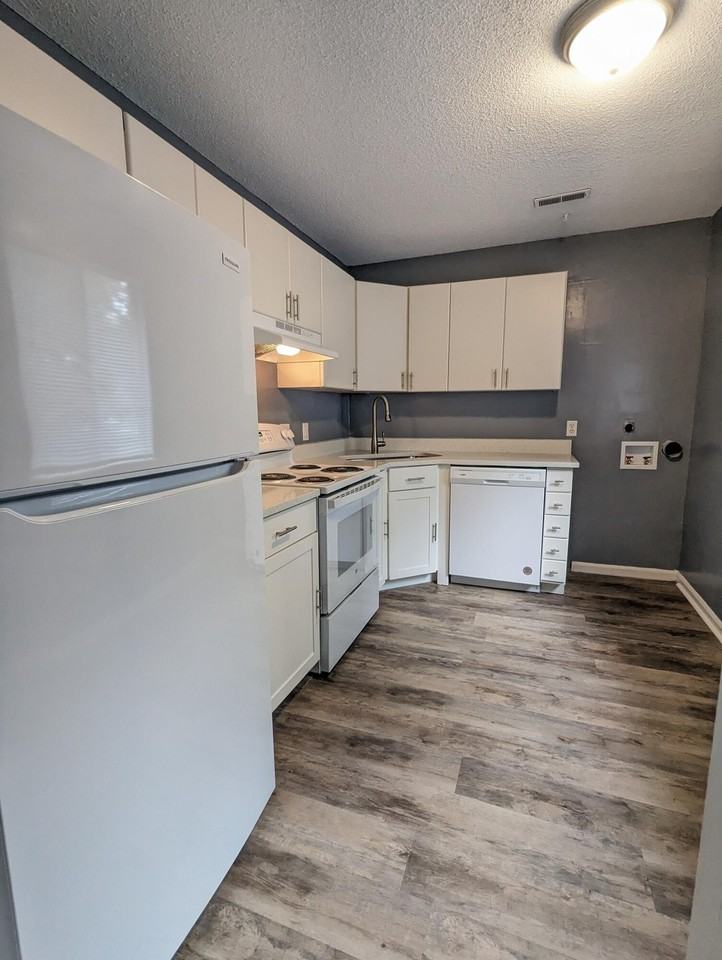 4370 Great Oak Dr - Photo 7 of 23