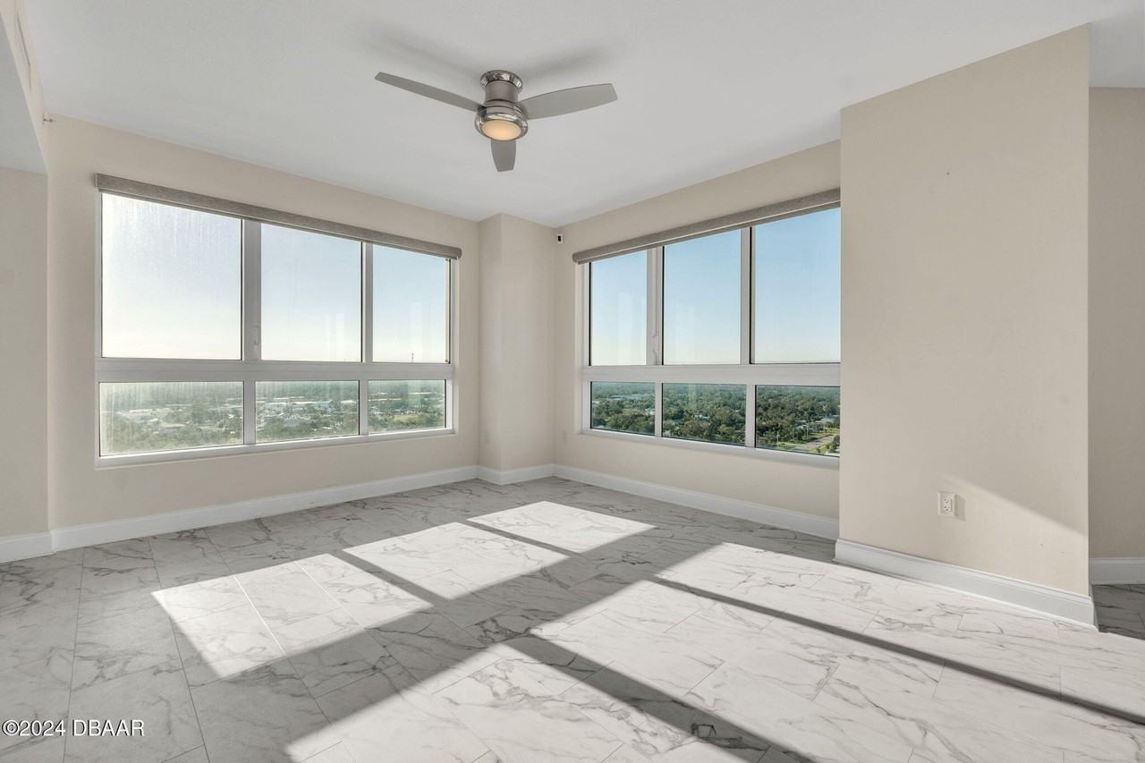 231 Riverside Dr Unit 2010-1 #2010-1 - Photo 3 of 45