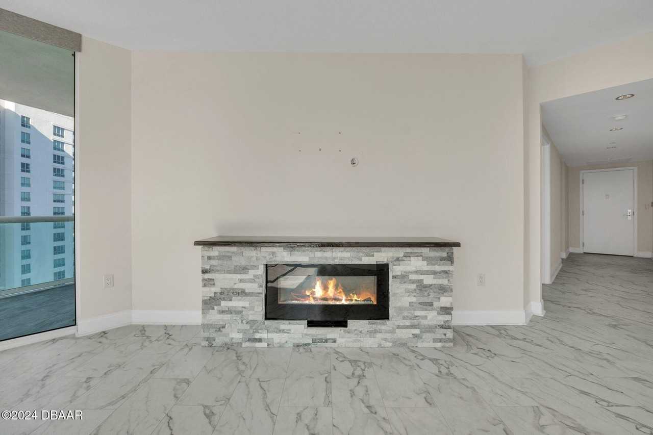 231 Riverside Dr Unit 2010-1 #2010-1 - Photo 6 of 45