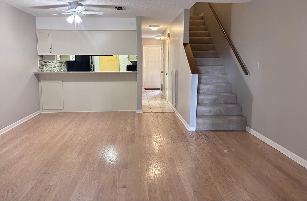 345 Woodham Ct - Photo 2 of 18