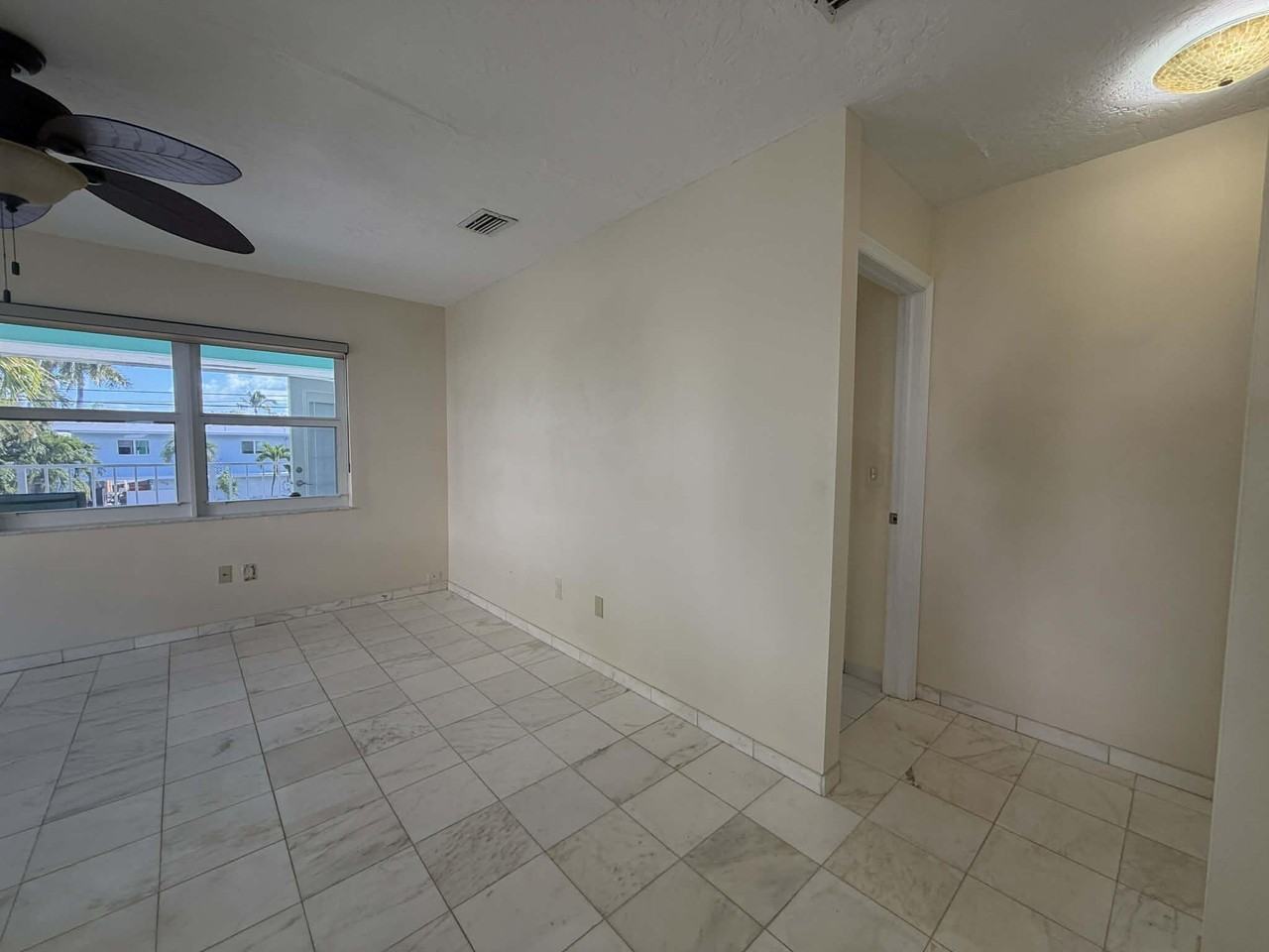 207 S Coconut Palm Blvd - Photo 7 of 13