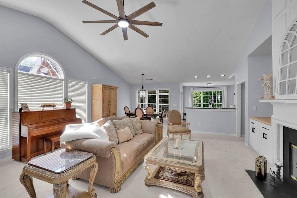 6760 Waveland Dr - Photo 4 of 28