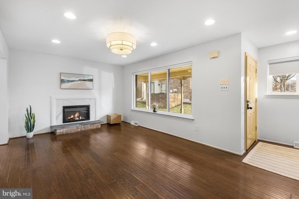 106 Bernard Ct - Photo 2 of 33