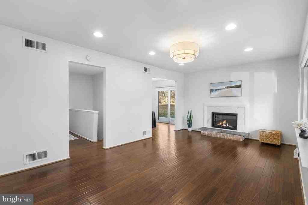 106 Bernard Ct - Photo 3 of 33