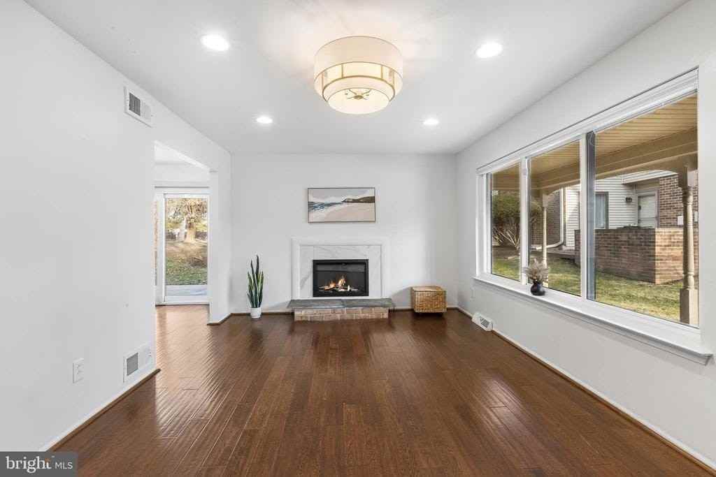 106 Bernard Ct - Photo 4 of 33