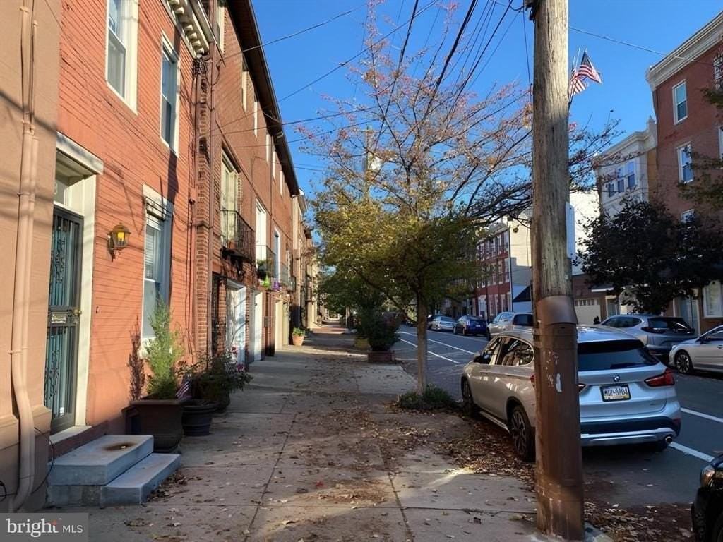 790 S Front St - Photo 2 of 7