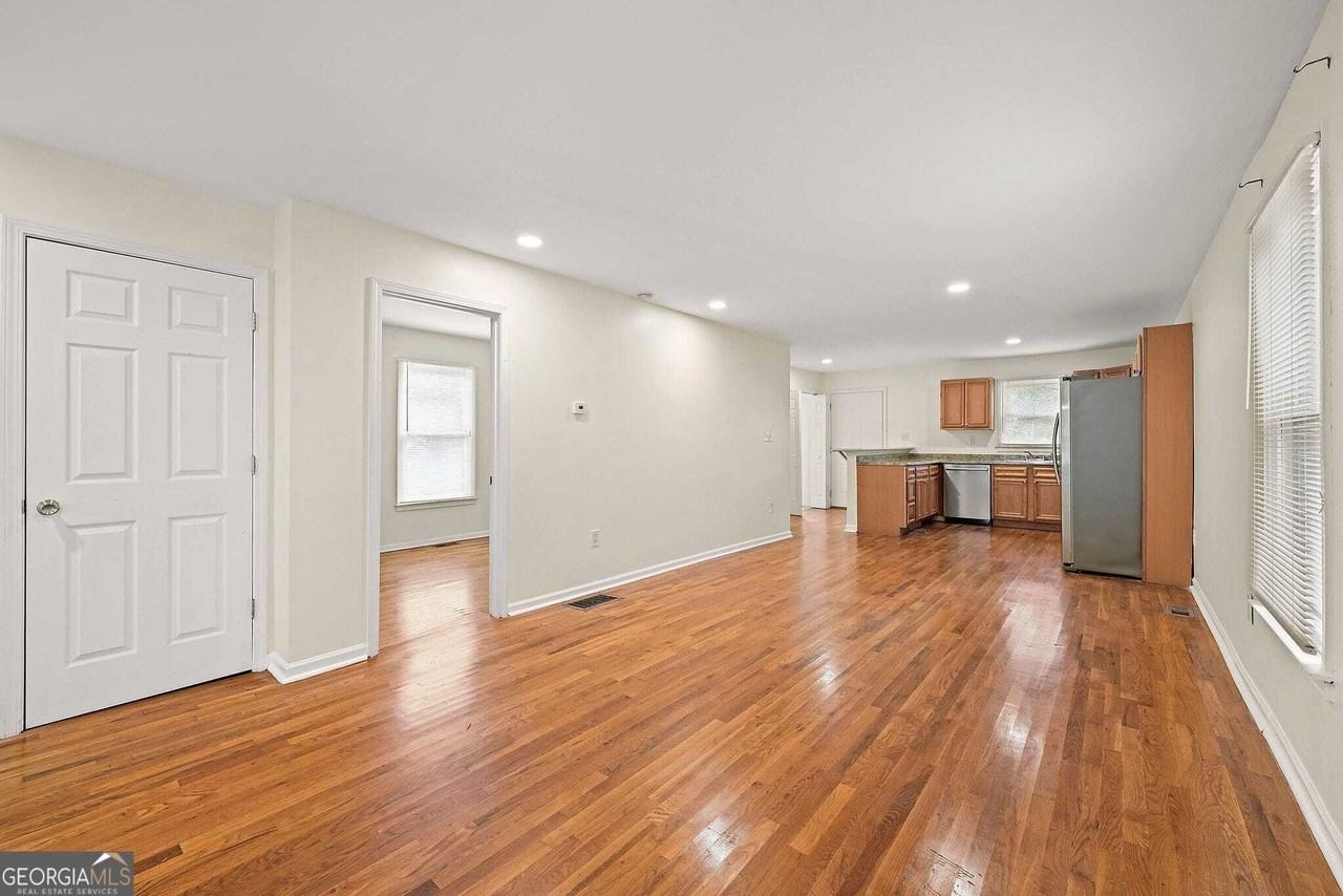 247 Farrington Ave Se - Photo 4 of 23