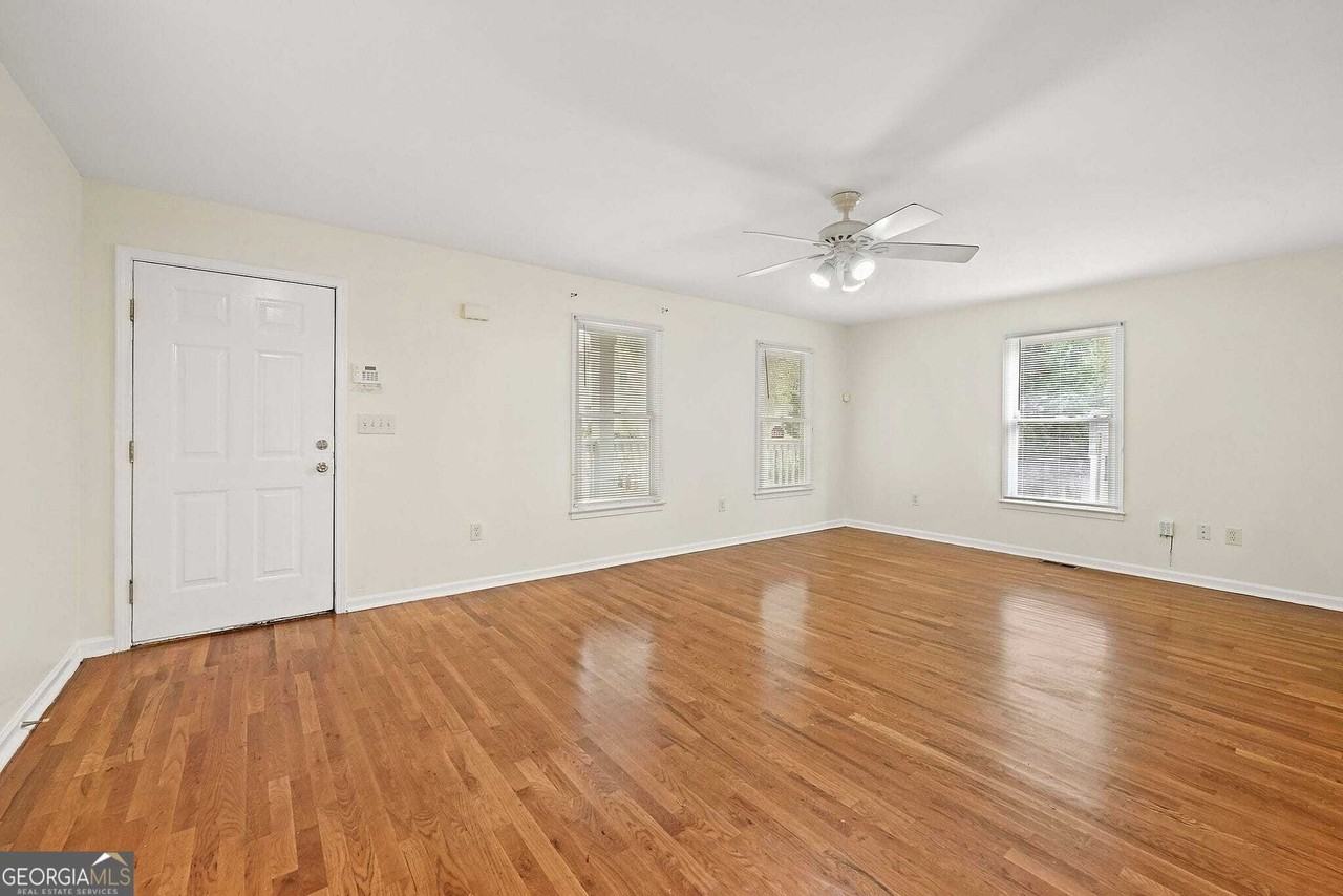 247 Farrington Ave Se - Photo 5 of 23