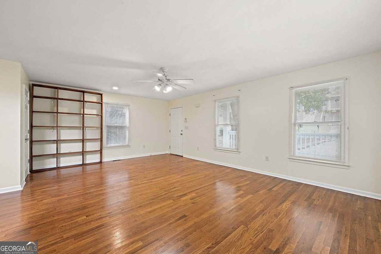 247 Farrington Ave Se - Photo 7 of 23