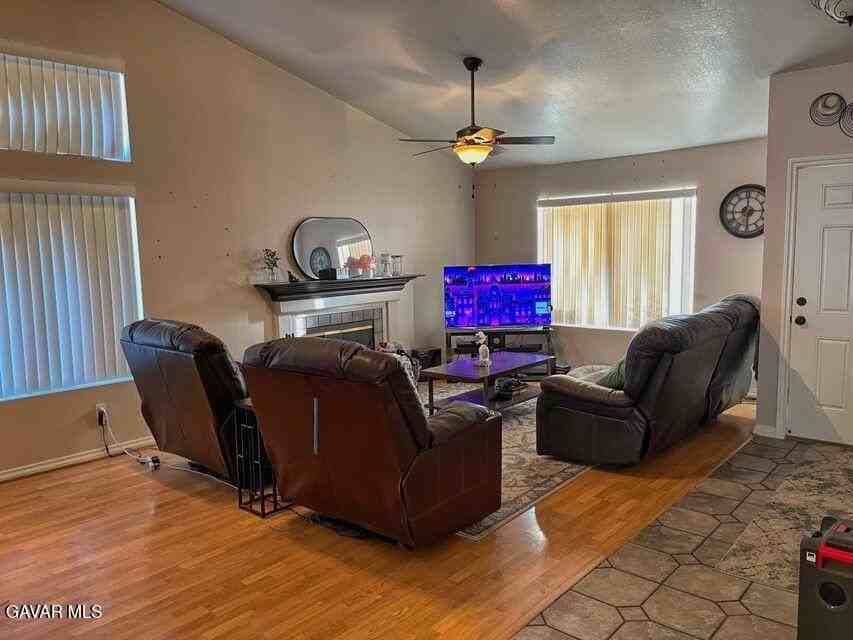 45306 Loy Ct - Photo 2 of 13