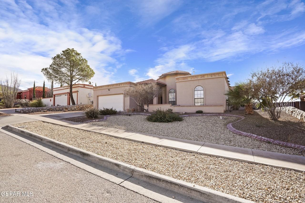 7216 San Marino Dr - Photo 2 of 42