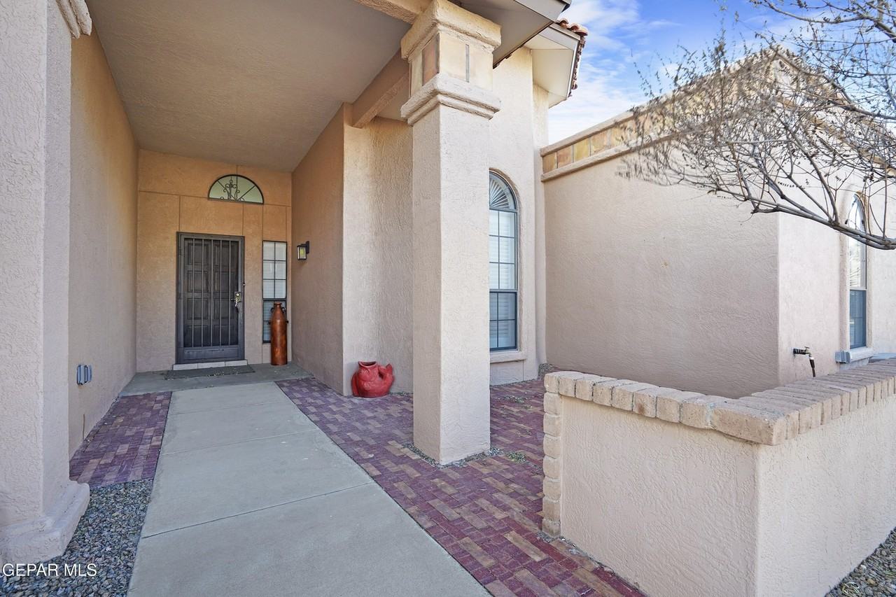 7216 San Marino Dr - Photo 3 of 42