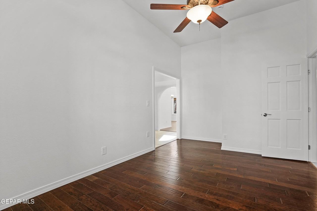 7216 San Marino Dr - Photo 6 of 42