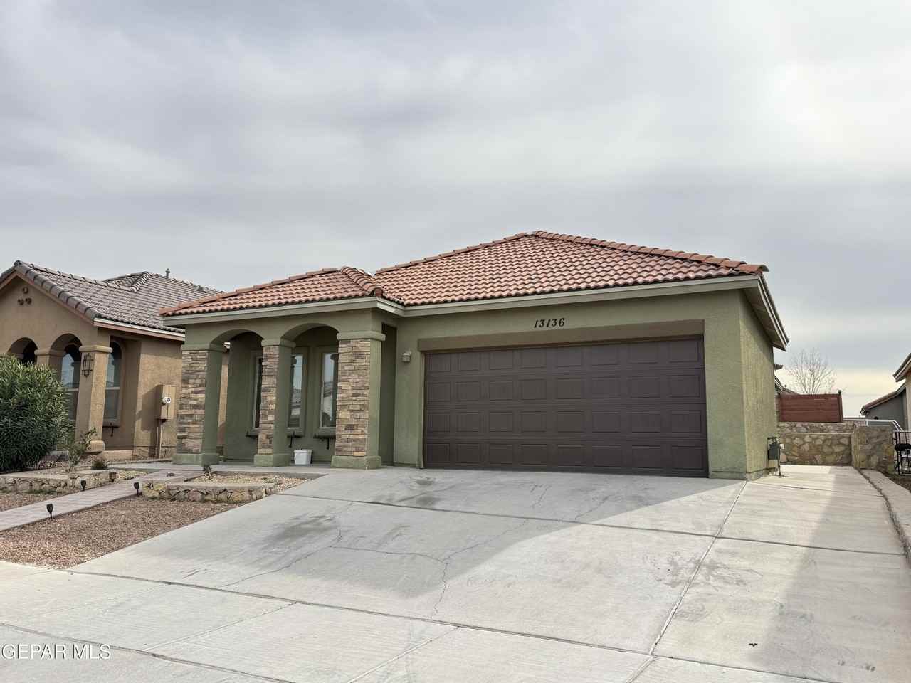 13136 Freshford Dr - Photo 3 of 36