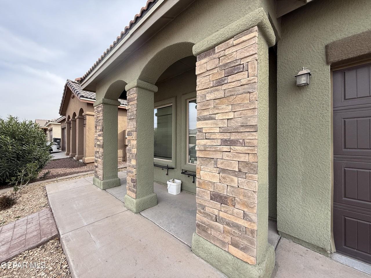 13136 Freshford Dr - Photo 4 of 36