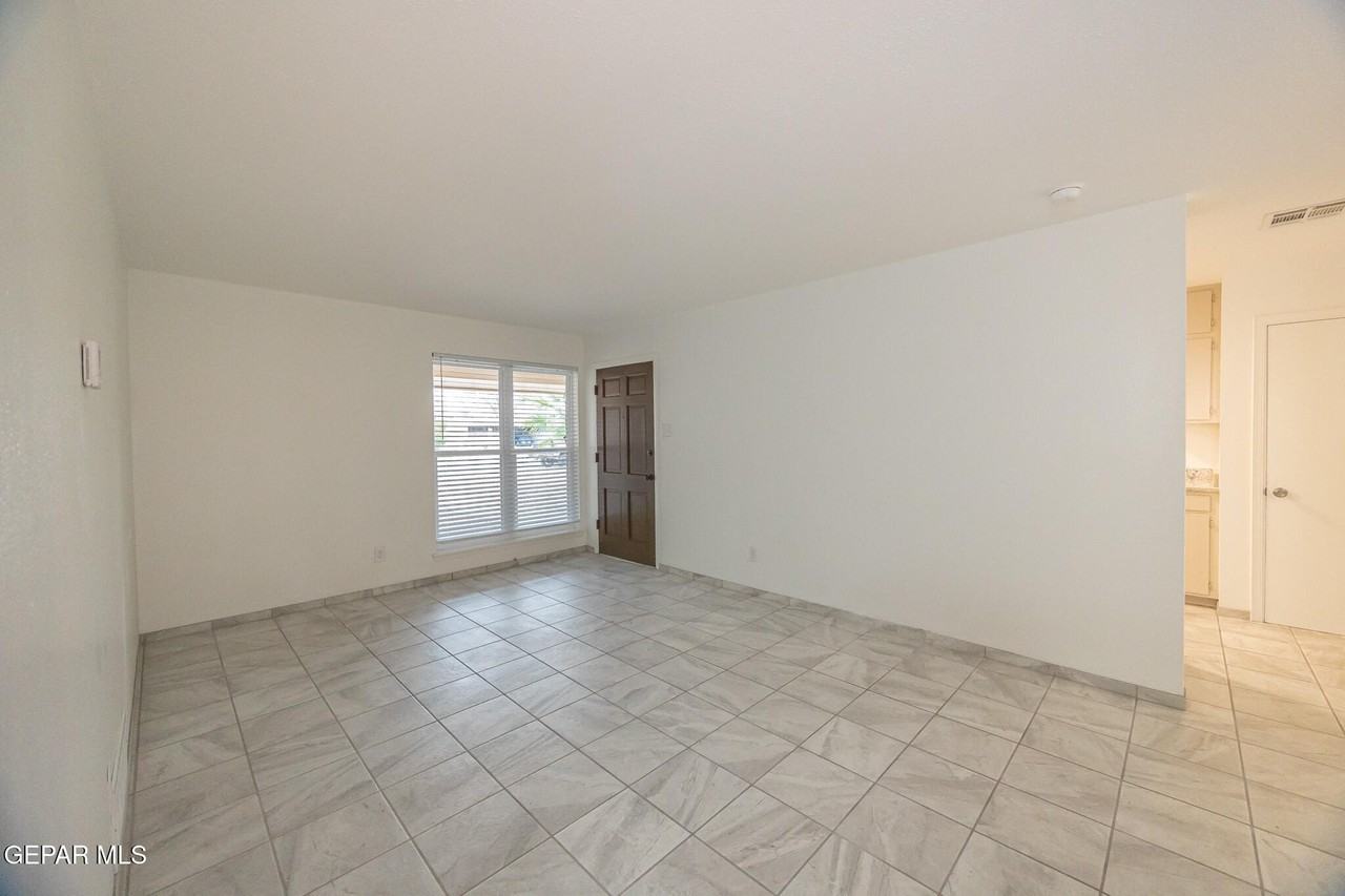 8307 Mettler Dr - Photo 3 of 16