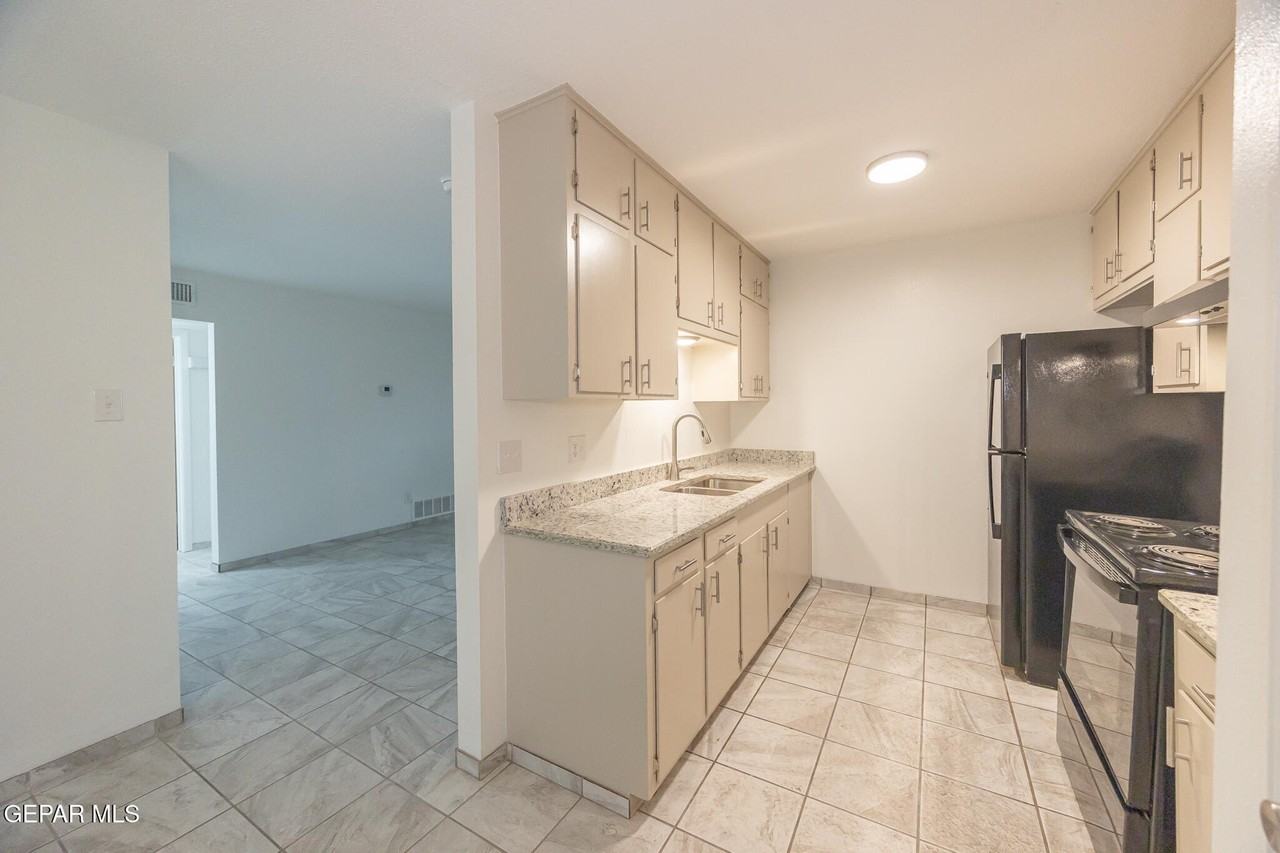 8307 Mettler Dr - Photo 7 of 16