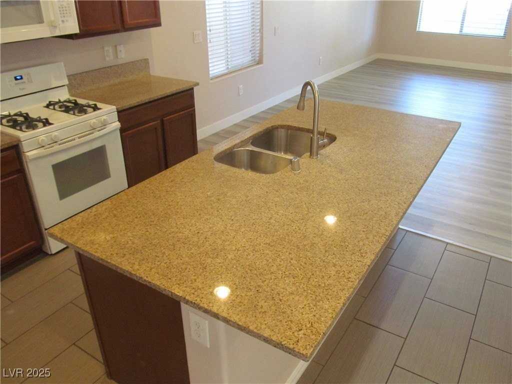 7622 Canyon Diablo Rd - Photo 7 of 39