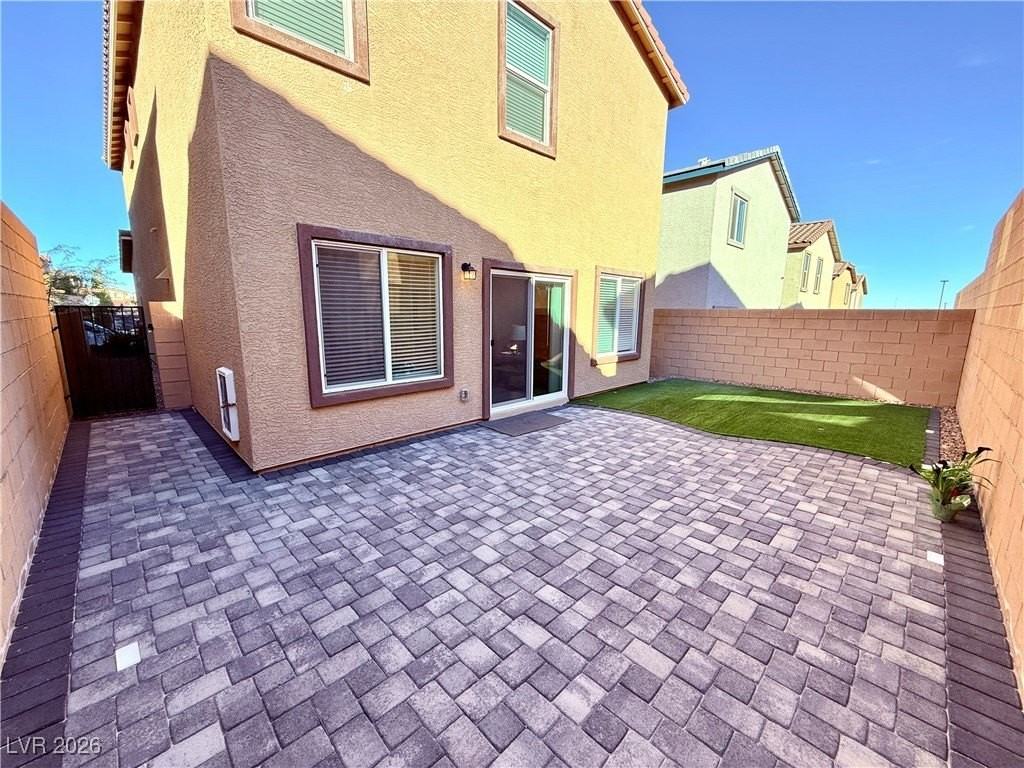 10939 Cheshire Woods Ave - Photo 2 of 22