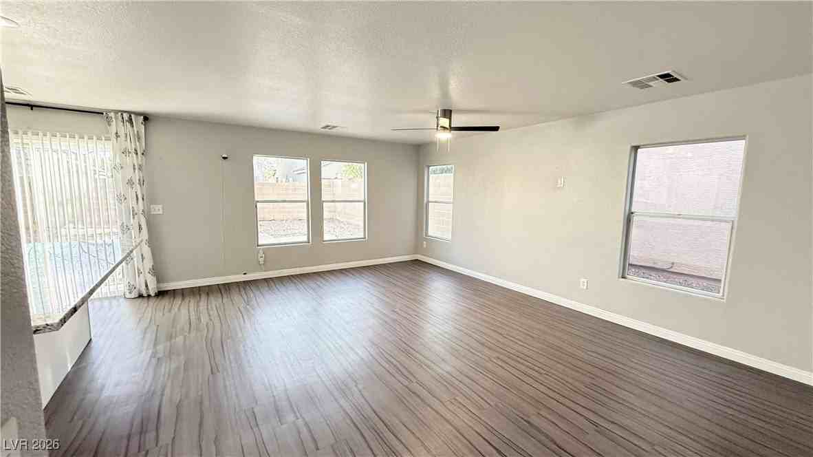 6383 Whispering Clouds Ct - Photo 5 of 28