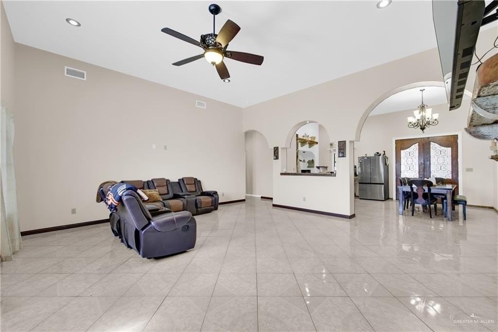 825 Carpintero St - Photo 4 of 20