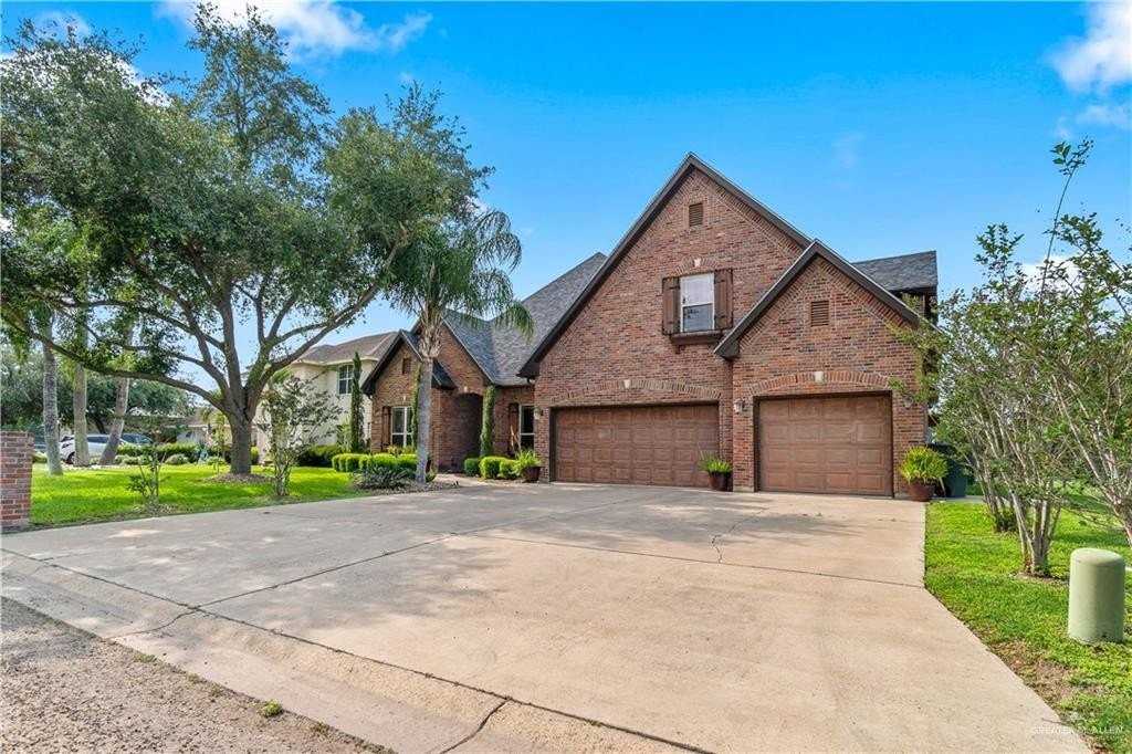 109 Palm Valley Cir - Photo 2 of 31