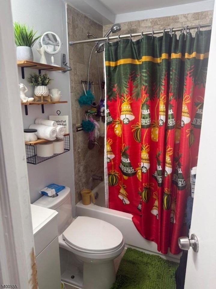 723 Thomas St #1L - Photo 4 of 7