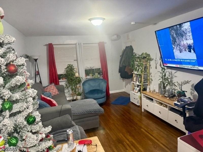 723 Thomas St #1L - Photo 6 of 7