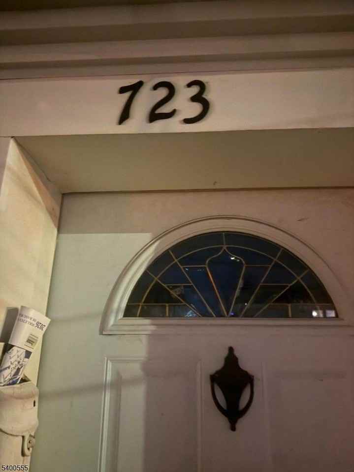 723 Thomas St #1L - Photo 7 of 7