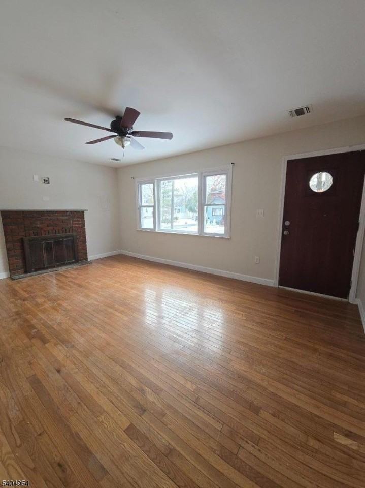 42 Madison St - Photo 2 of 16